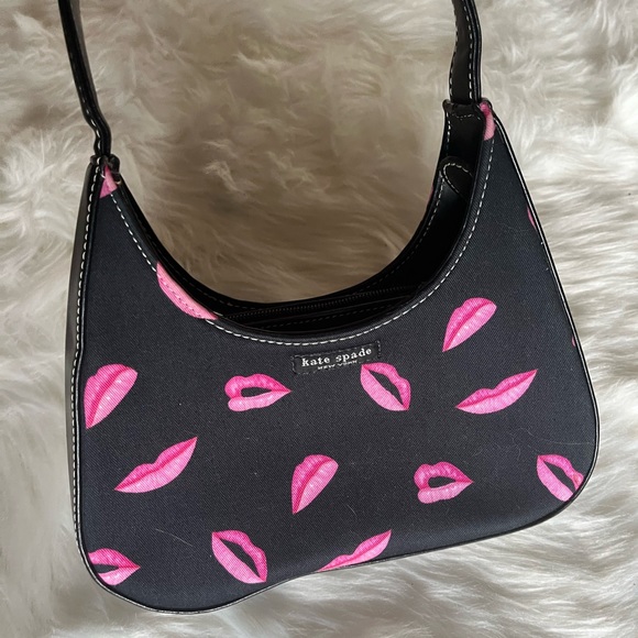 I DONT POST FOLLOW MY INSTAGRAM INSTEAD FOR REGULAR POSTS! @rrrachelsclosettt - Picture 1 of 2